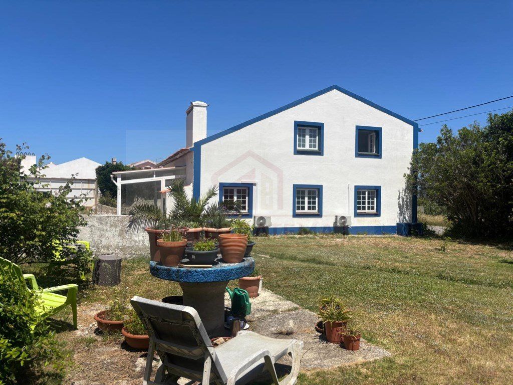 Property photo 1 of 16 Renovated Villa With Pool, Garden And 5 Bedrooms Minutes From The Beaches Of Foz Do Arelho And São Martinho Do Porto