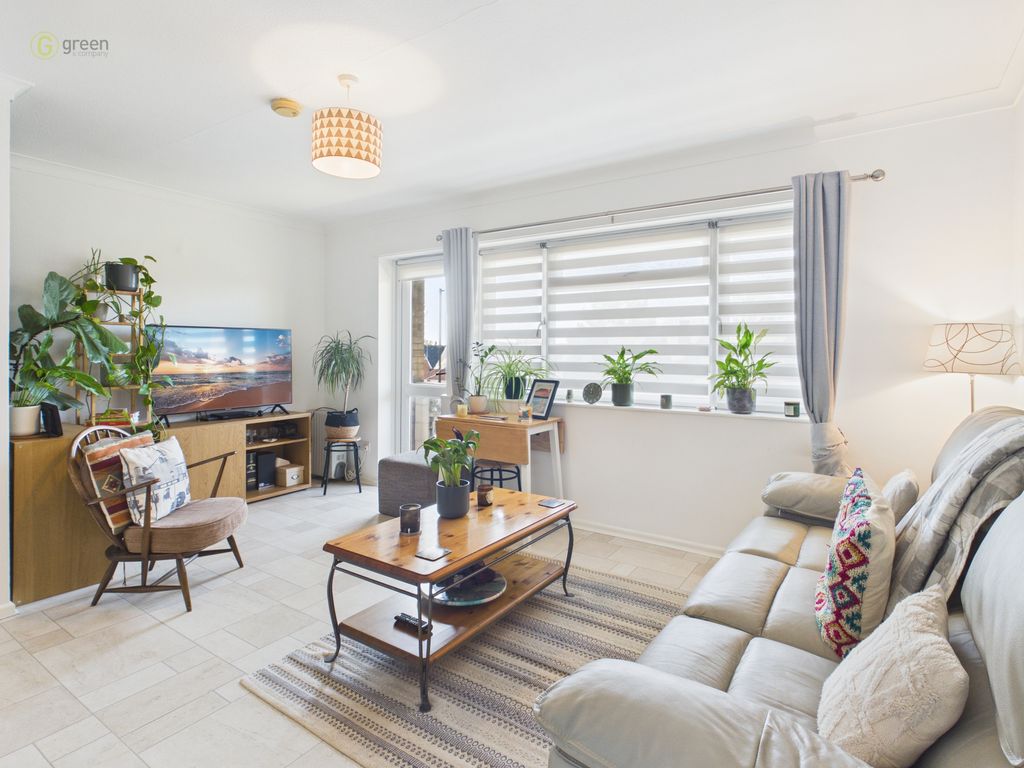 Property photo 2 of 37 Cam05459G0Pr0166Still018