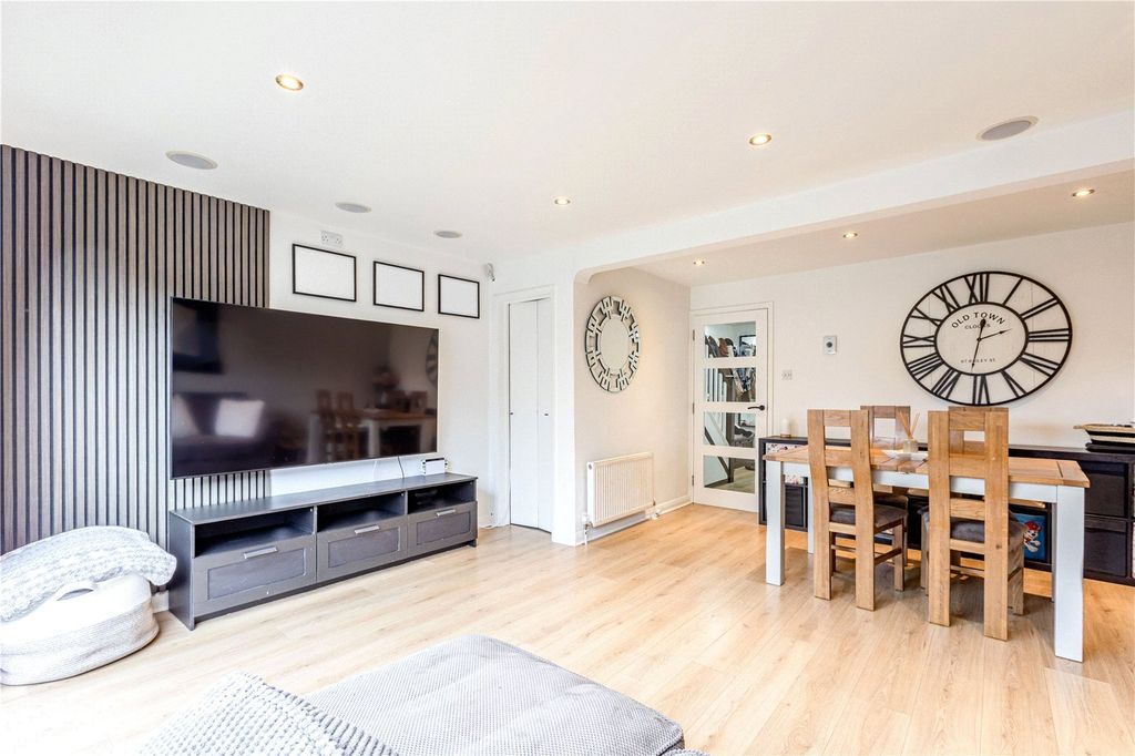 Property photo 3 of 21 Living/Dining Area