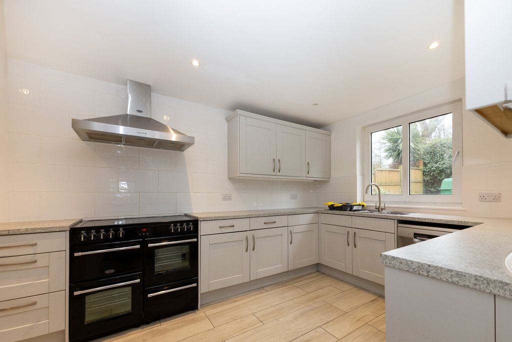 Property photo 2 of 22 Picture No. 12