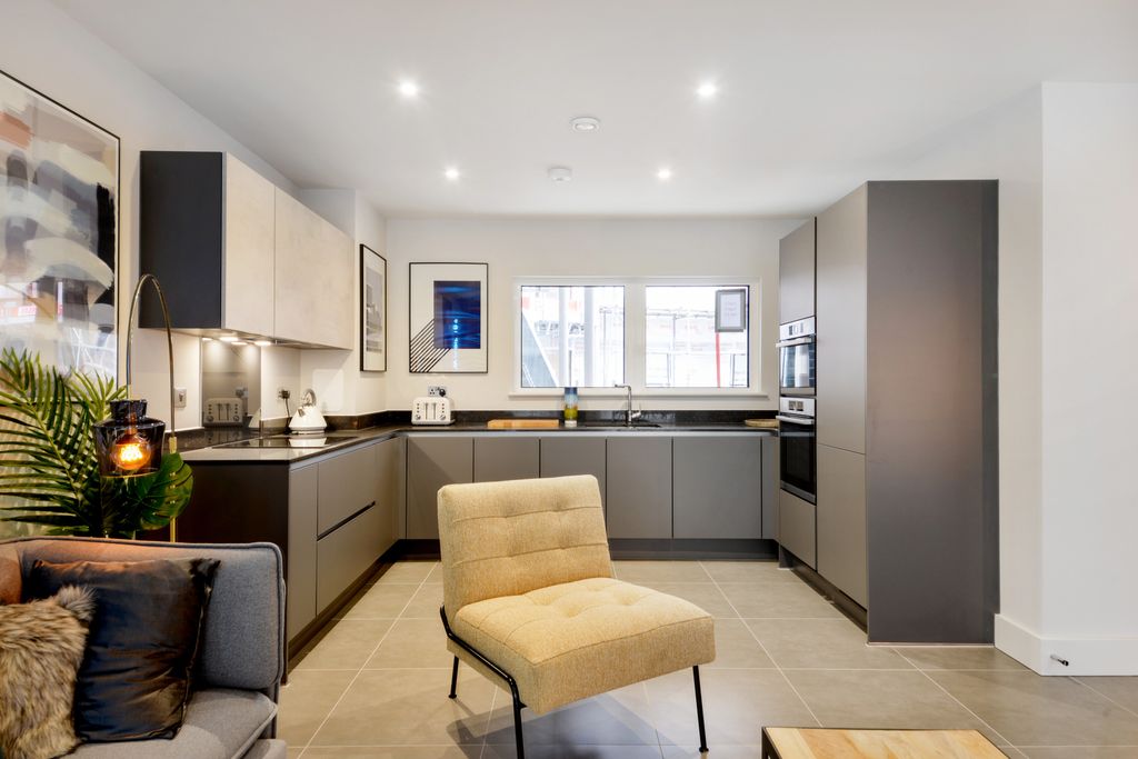 Property photo 2 of 9 Old Smoke House Sf Ph36.Jpg