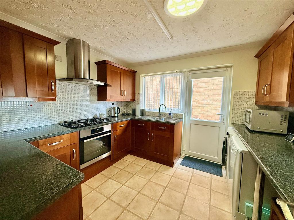 Property photo 3 of 15 Kitchen