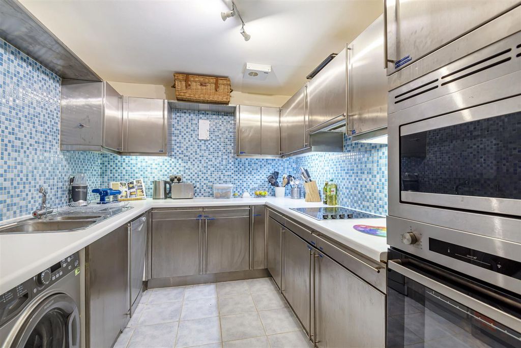 Property photo 3 of 24