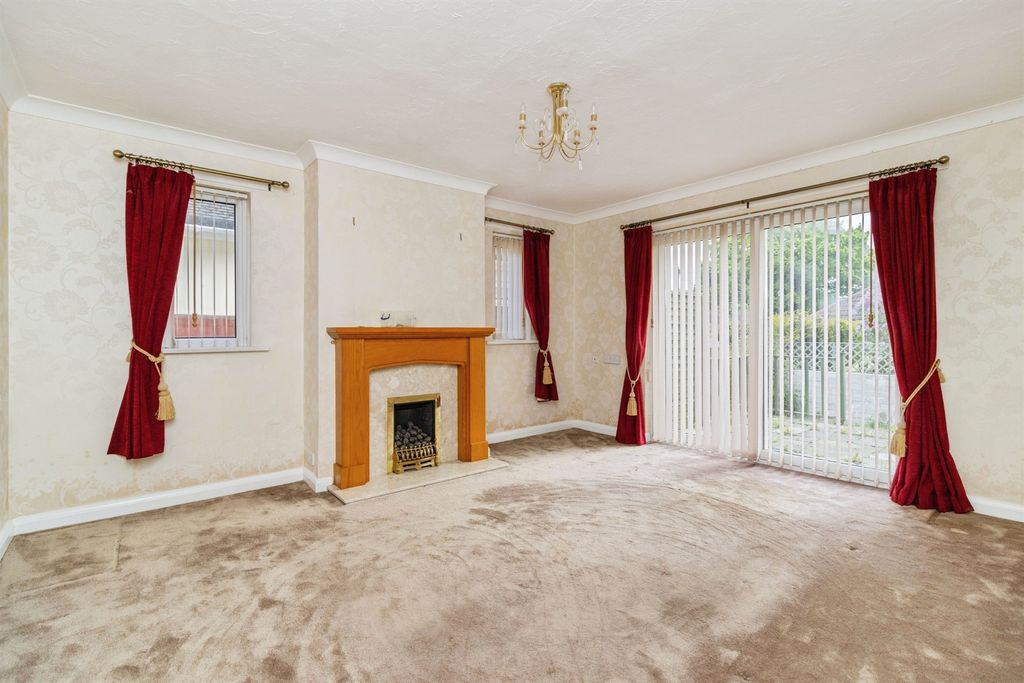 Property photo 2 of 21