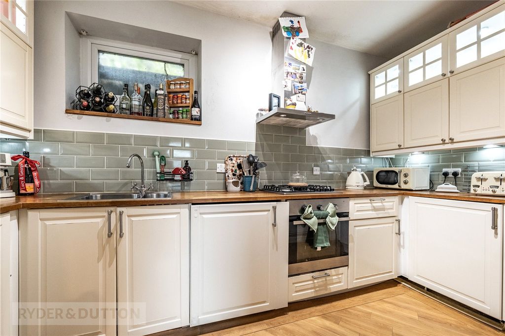 Property photo 3 of 15 Kitchen