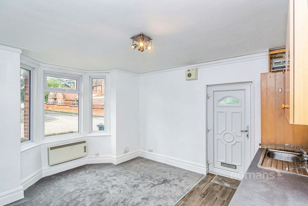 Property photo 3 of 8 Pbox-Img.Jpg