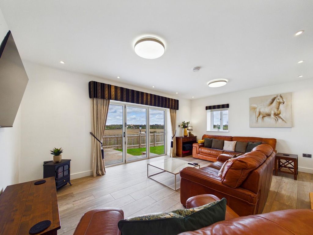 Property photo 2 of 21 Living Room