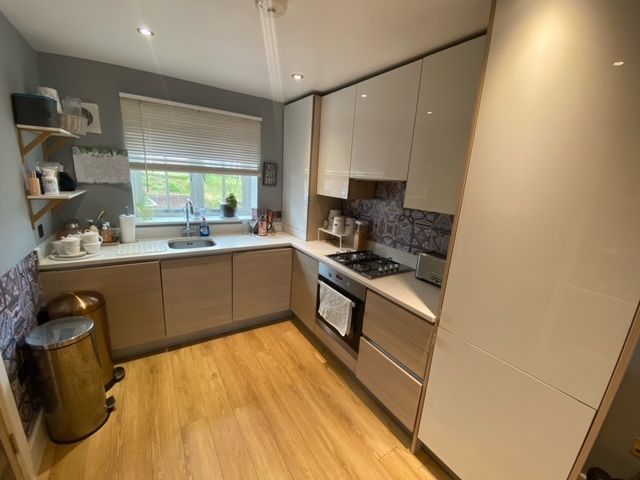 Property photo 3 of 10 Kitchen