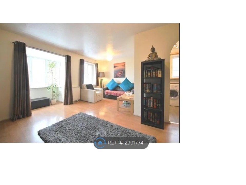 Property photo 1 of 8 Living Room