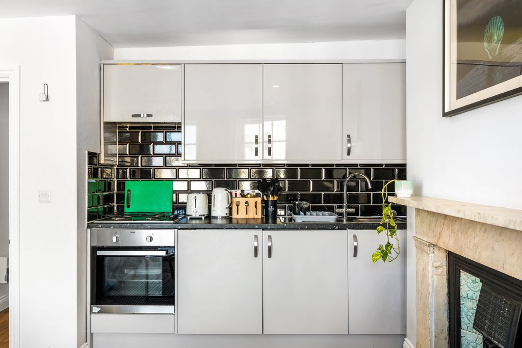 Property photo 3 of 24