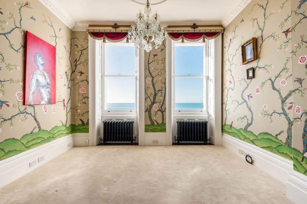 Property photo 3 of 17