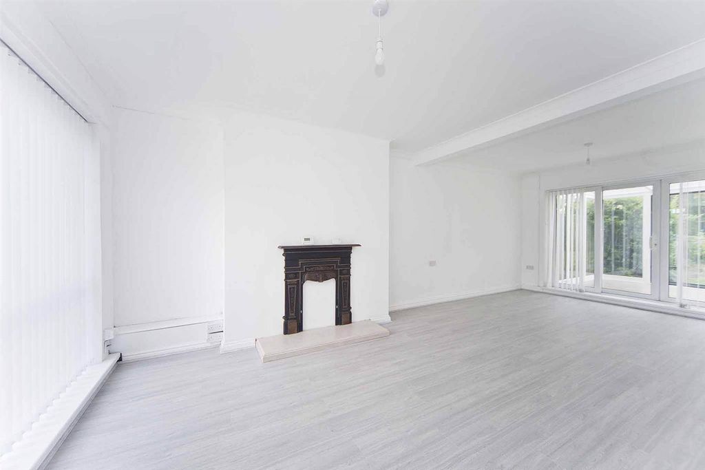 Property photo 3 of 37