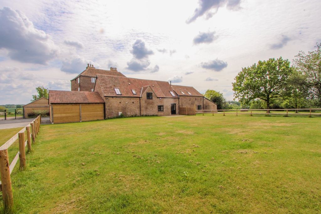 Property photo 3 of 29