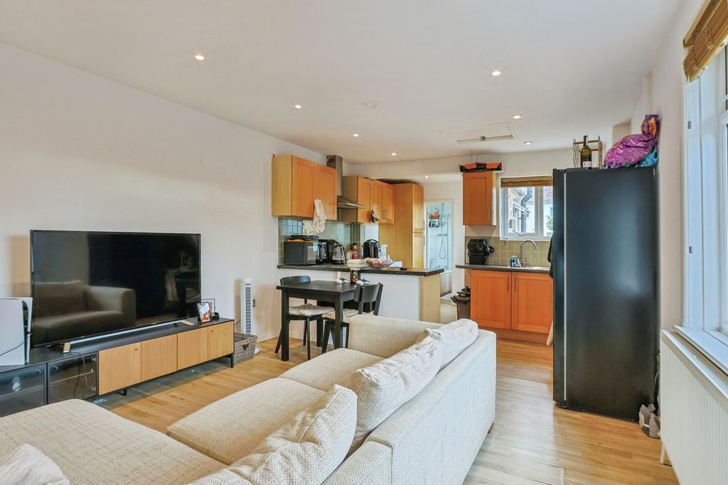 Property photo 1 of 16 Lounge/Kitchen