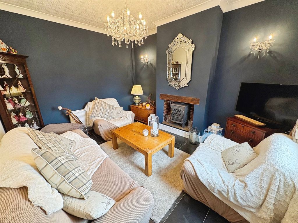 Property photo 3 of 30 Lounge