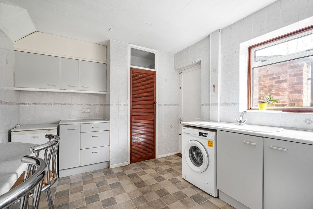 Property photo 3 of 24 Kitchen