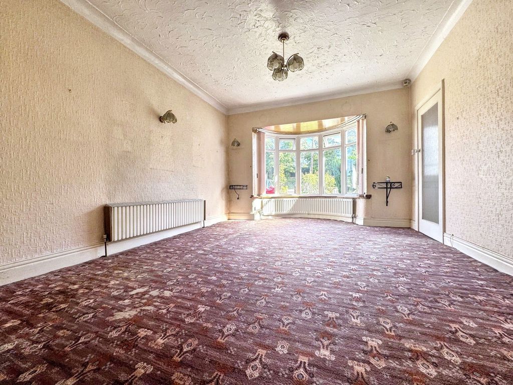 Property photo 2 of 27