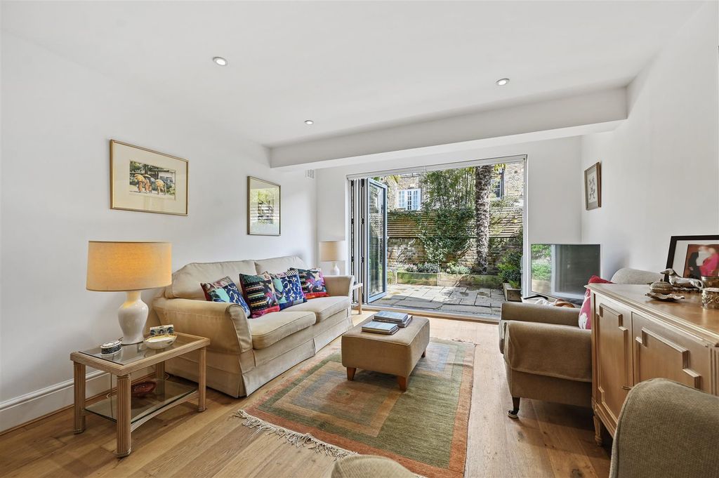 Property photo 1 of 12 Masbro Road