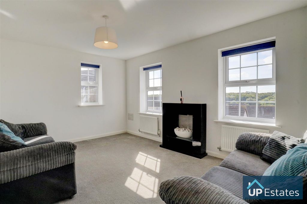 Property photo 3 of 23 Living Room