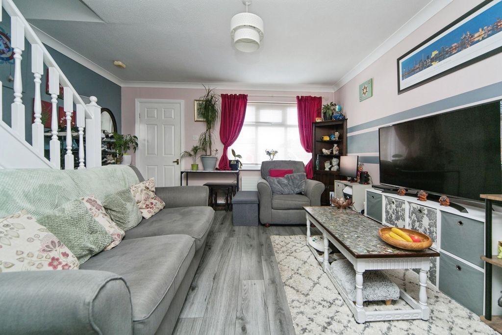 Property photo 2 of 17 Photo
