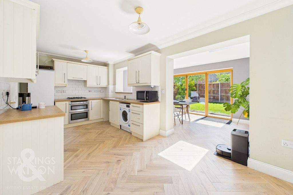 Property photo 3 of 21