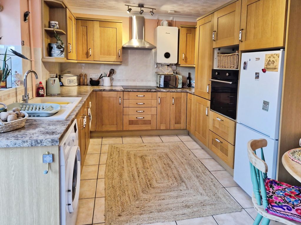 Property photo 2 of 20 Kitchen