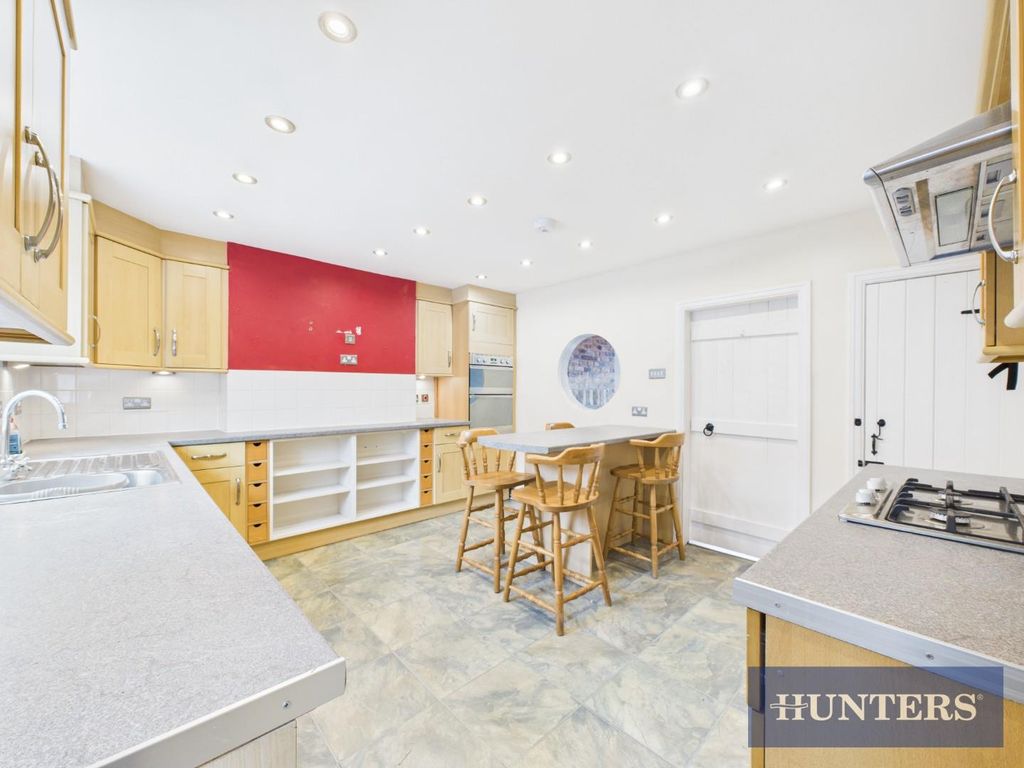 Property photo 3 of 11 Cam05333G0-Pr0224-Still010.Jpg