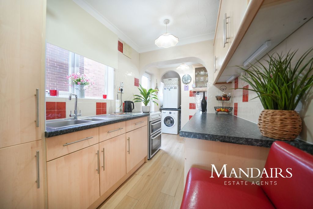 Property photo 2 of 36