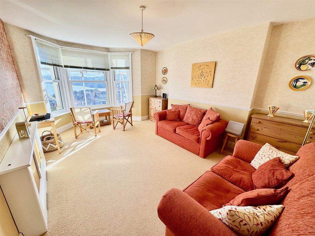 Property photo 2 of 12 Lounge.Jpg
