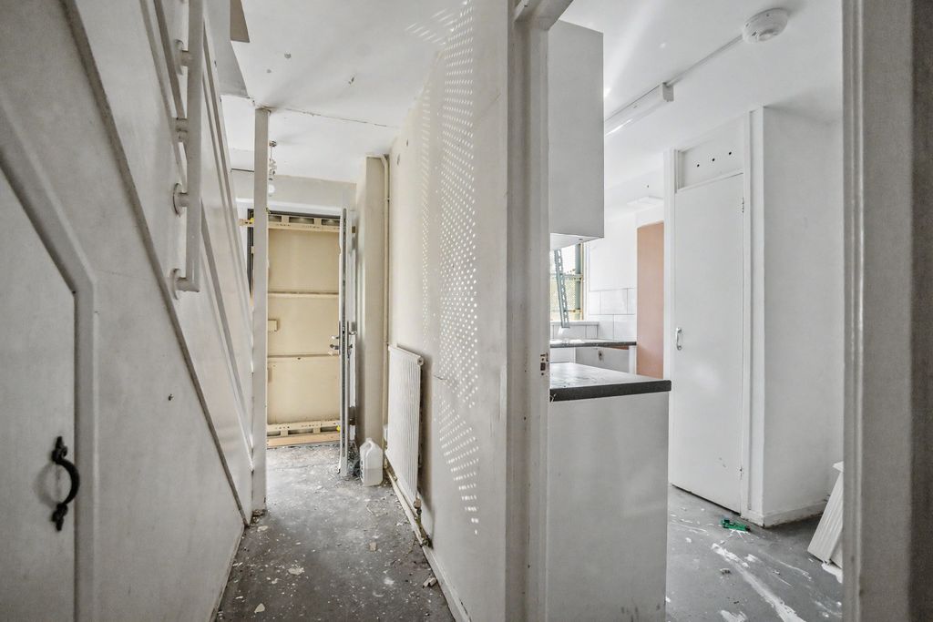 Property photo 2 of 16 46 Lodge Hill Lane, Chattenden, Rochester, Me3 8Nr