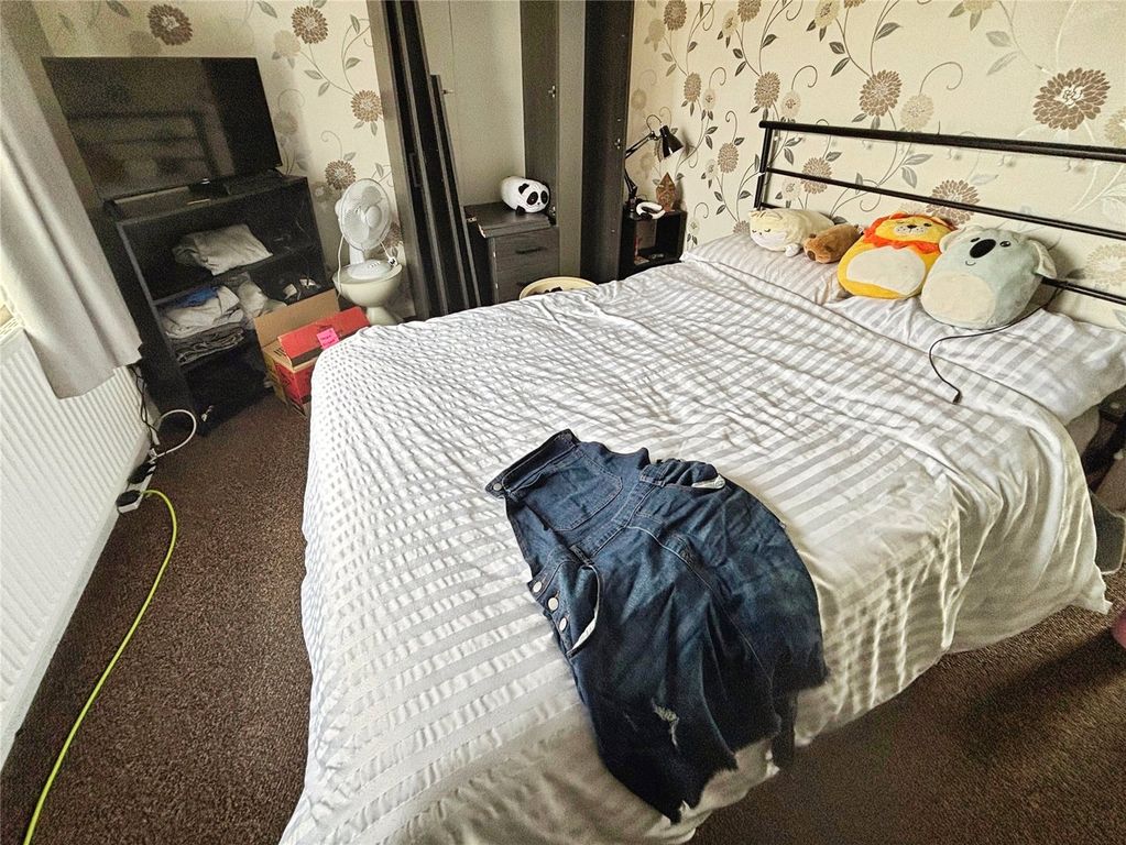 Property photo 3 of 7 Bedroom 1