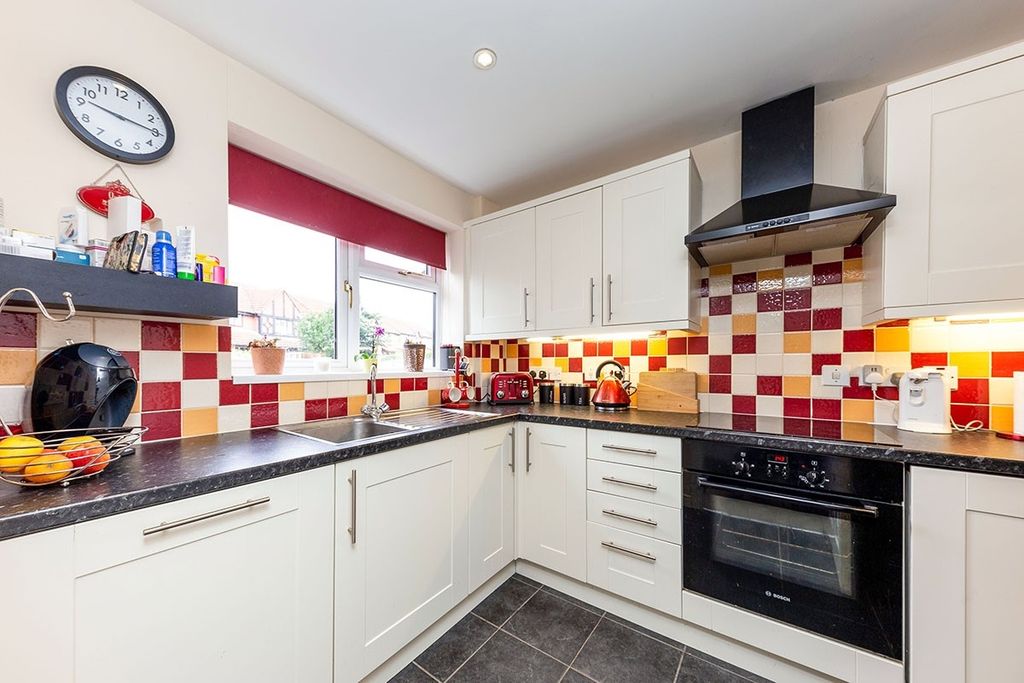Property photo 2 of 8 Kitchen