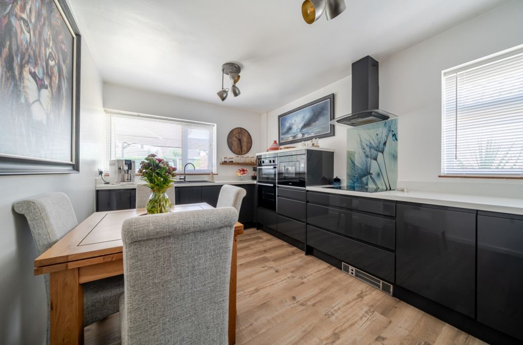 Property photo 3 of 28 1482290-8-6A351Bcb8Ccfa