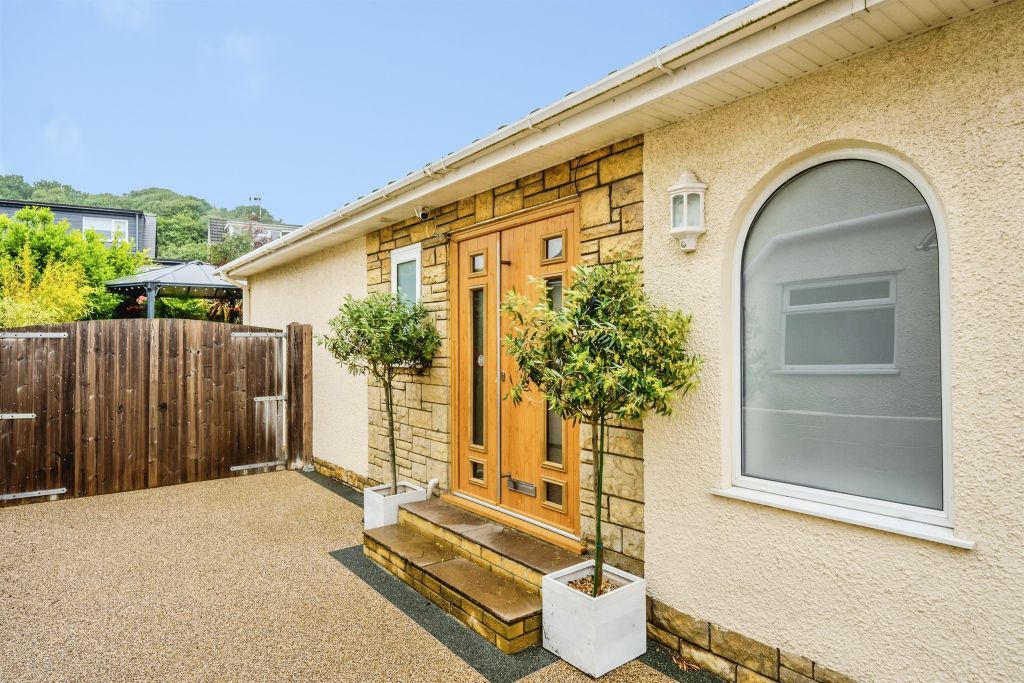 Property photo 2 of 32