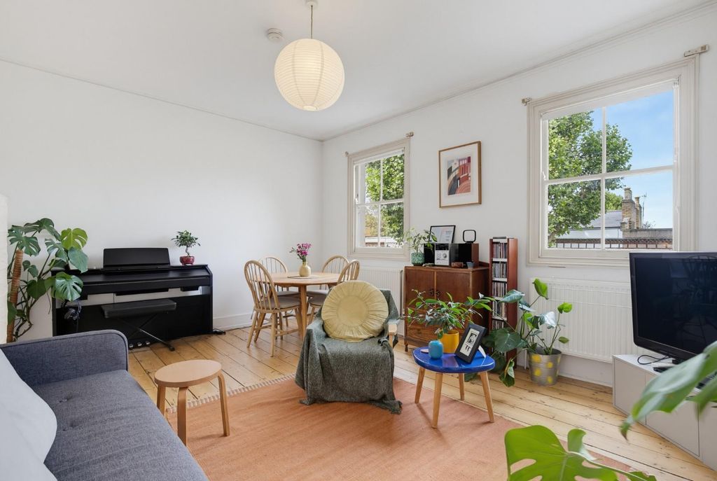 Property photo 2 of 12 Benhillroad141c-16.Jpg