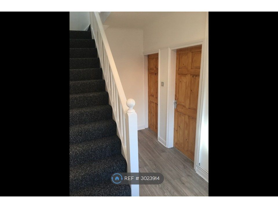 Property photo 3 of 13 Hallway