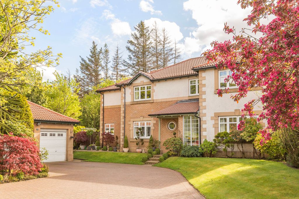 Property photo 1 of 32