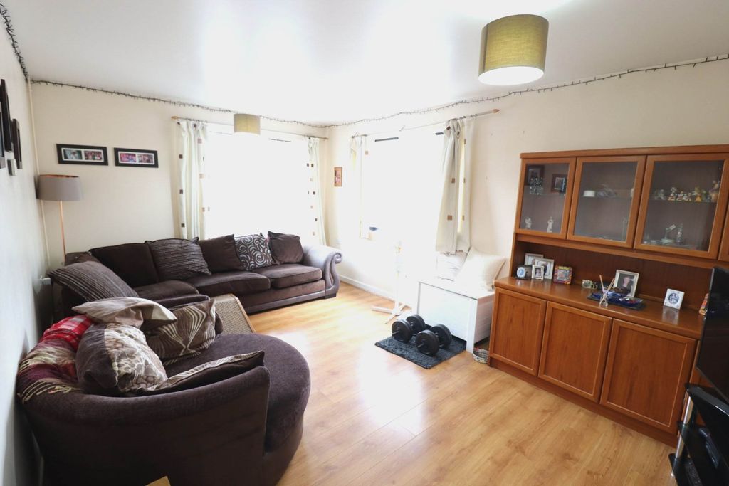 Property photo 2 of 8