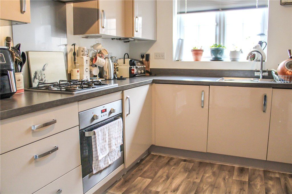 Property photo 3 of 20 Dining Kitchen