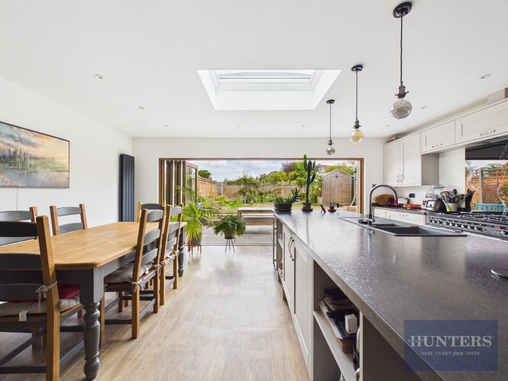 Property photo 2 of 31 Kitchen / Dining / Snug