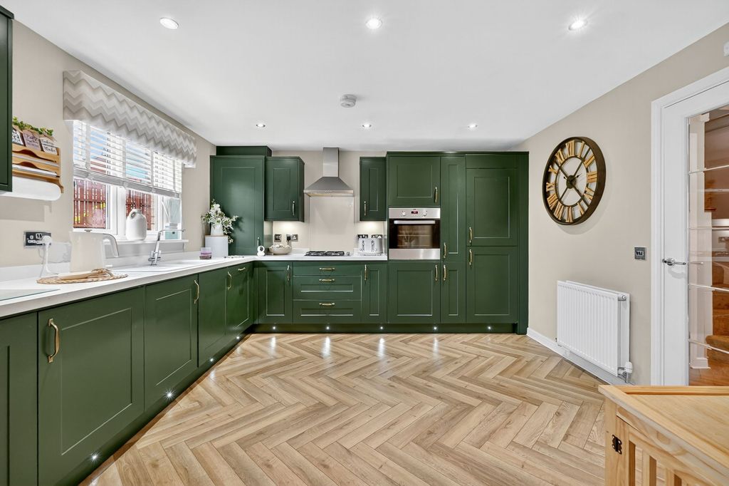 Property photo 3 of 27