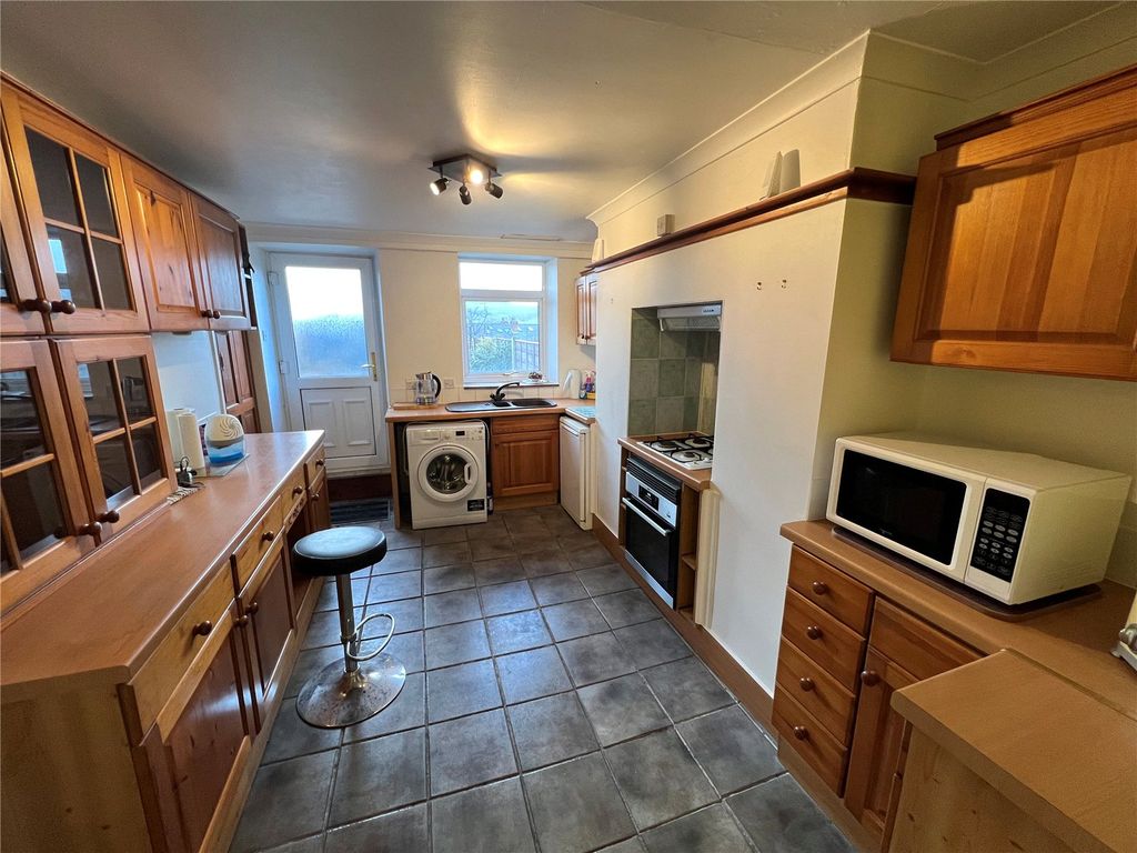 Property photo 2 of 12 Kitchen