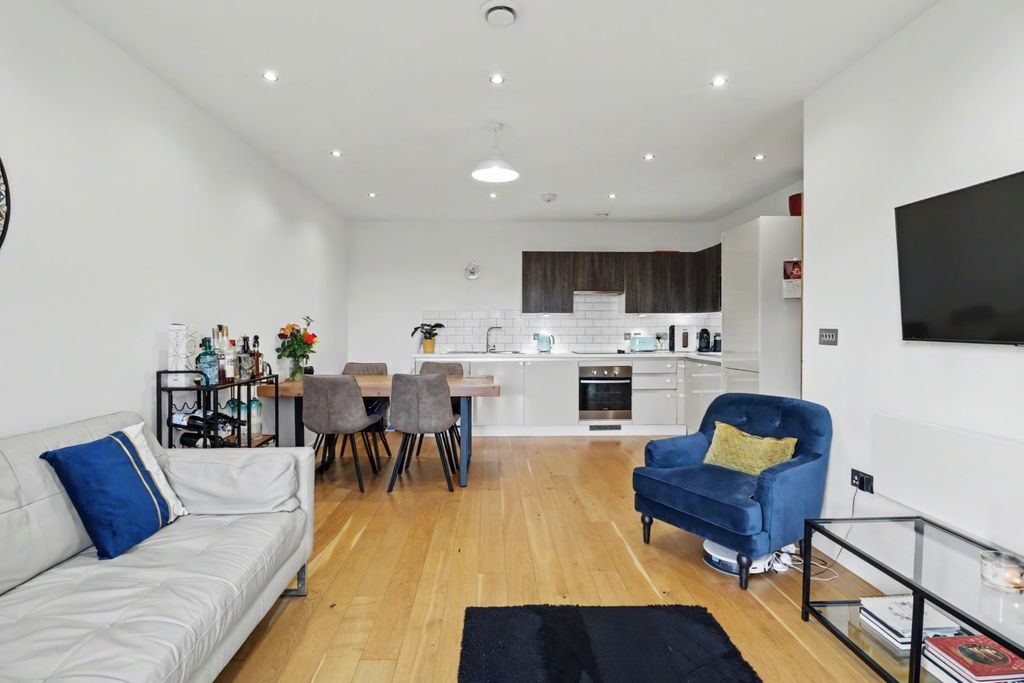 Property photo 1 of 15 Img_7070