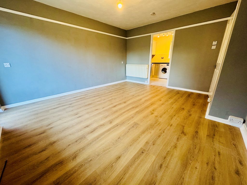 Property photo 2 of 17 Image