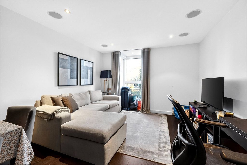 Property photo 2 of 11 Reception/Kitchen