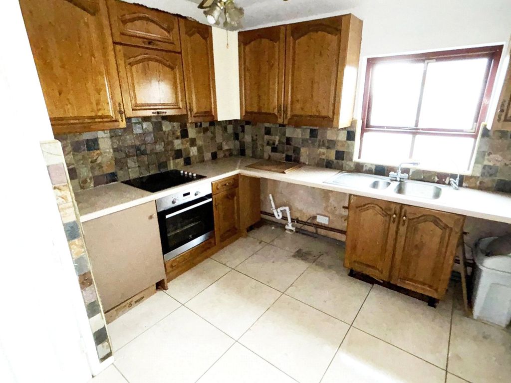 Property photo 2 of 11 Picture No. 27