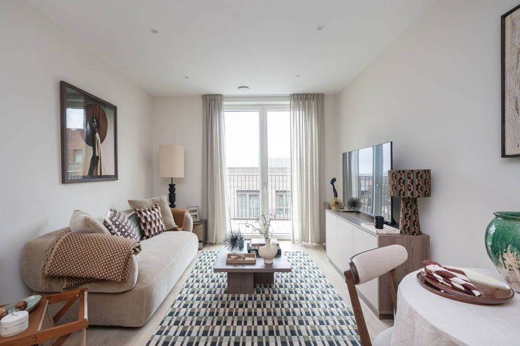 Property photo 2 of 23