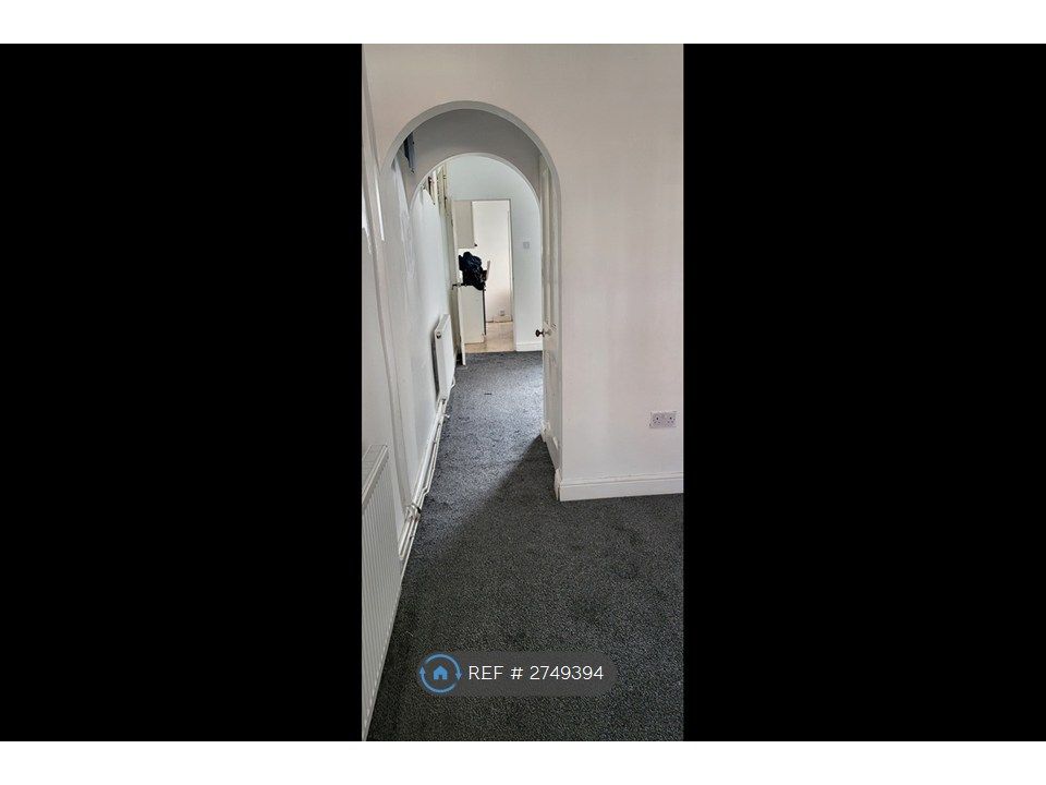 Property photo 3 of 32