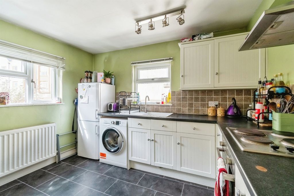 Property photo 3 of 5 Kitchen