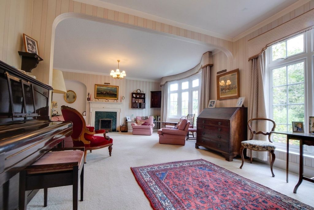 Property photo 2 of 35